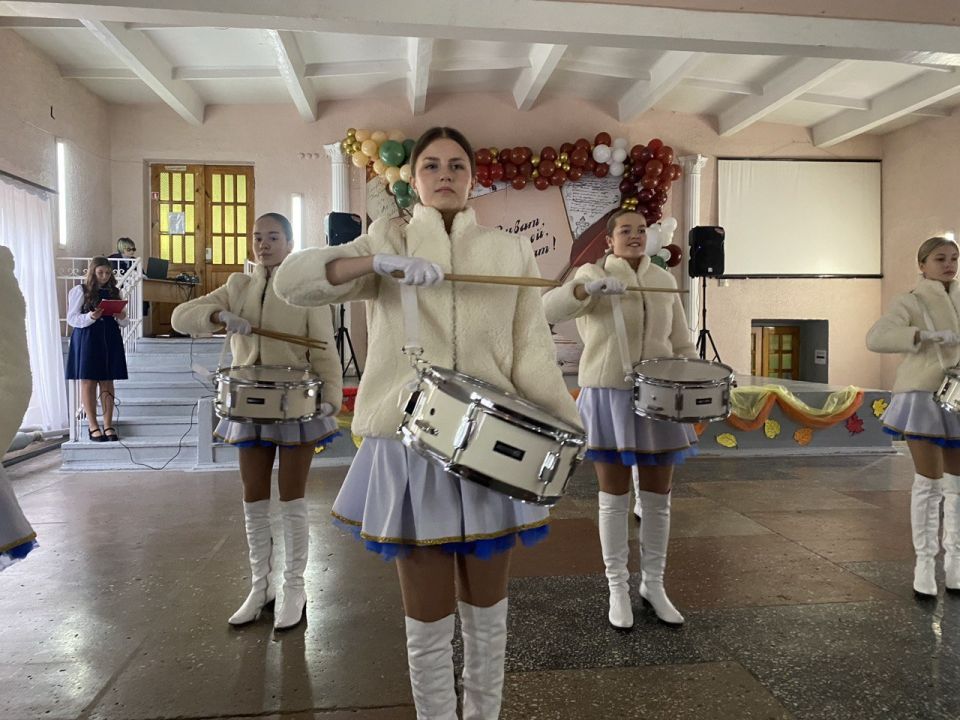 ВИВАТ, ЛИЦЕЙ! ВИВАТ!. Торжественное мероприятие, посвященное Дню рождения ГБОУ «ЛИЦЕЙ № 1 Г.О. МАКЕЕВКА», открылось ярким выступлением группы барабанщиц ВИВАТ, ЛИЦЕЙ! ВИВАТ!. Торжественное мероприятие, посвященное Дню рождения ГБОУ «ЛИЦЕЙ № 1 Г.О. МАКЕЕВКА», открылось ярким выступлением группы барабанщиц