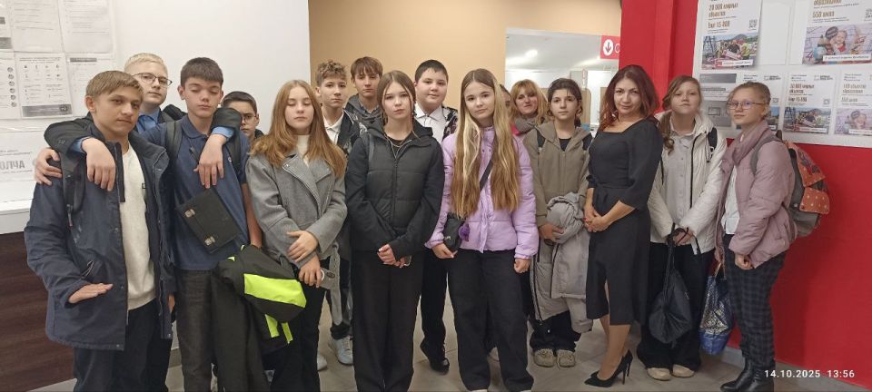 #УчитьсяВДобассе. Центры "Мои документы" продолжают проводить профориентационные мероприятия для школьников в рамках поручения Главы ДНР Дениса Пушилина и реализации национального проекта "Молодежь и дети" #УчитьсяВДобассе. Центры "Мои документы" продолжают проводить профориентационные мероприятия для школьников в рамках поручения Главы ДНР Дениса Пушилина и реализации национального проекта "Молодежь и дети"