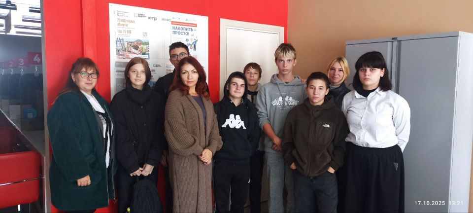 #УчитьсяВДобассе. Центры "Мои документы" продолжают проводить профориентационные мероприятия для школьников в рамках поручения Главы ДНР Дениса Пушилина и реализации национального проекта "Молодежь и дети" #УчитьсяВДобассе. Центры "Мои документы" продолжают проводить профориентационные мероприятия для школьников в рамках поручения Главы ДНР Дениса Пушилина и реализации национального проекта "Молодежь и дети"