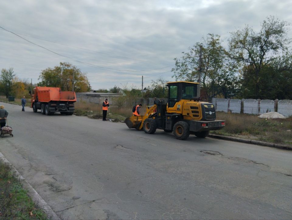 17 октября, с целью приведения территории в надлежащее санитарное состояние силами МУП АГМ «Перспектива» продолжаются работы по уборке и вывозу смета с прибордюрной зоны автодороги по ул. Трамвайной 17 октября, с целью приведения территории в надлежащее санитарное состояние силами МУП АГМ «Перспектива» продолжаются работы по уборке и вывозу смета с прибордюрной зоны автодороги по ул. Трамвайной