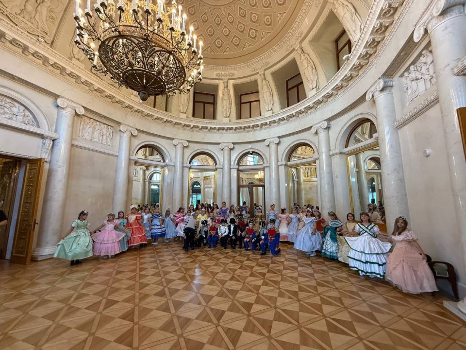 Александр Подгорный: Более 3200 детей из ДНР в этом году побывали на экскурсиях в городах нашей Родины в рамках Всероссийской программы «Культурная карта 4+85» Александр Подгорный: Более 3200 детей из ДНР в этом году побывали на экскурсиях в городах нашей Родины в рамках Всероссийской программы «Культурная карта 4+85»