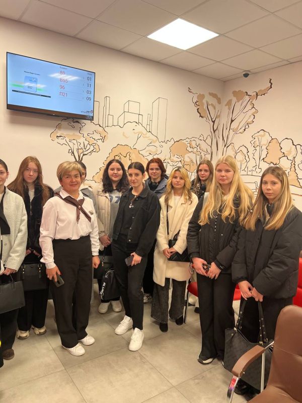 #УчитьсяВДобассе. Центры "Мои документы" продолжают проводить профориентационные мероприятия для школьников в рамках поручения Главы ДНР Дениса Пушилина и реализации национального проекта "Молодежь и дети" #УчитьсяВДобассе. Центры "Мои документы" продолжают проводить профориентационные мероприятия для школьников в рамках поручения Главы ДНР Дениса Пушилина и реализации национального проекта "Молодежь и дети"