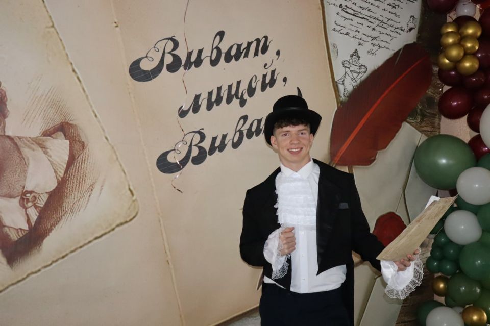 ВИВАТ, ЛИЦЕЙ! ВИВАТ!. Торжественное мероприятие, посвященное Дню рождения ГБОУ «ЛИЦЕЙ № 1 Г.О. МАКЕЕВКА», открылось ярким выступлением группы барабанщиц ВИВАТ, ЛИЦЕЙ! ВИВАТ!. Торжественное мероприятие, посвященное Дню рождения ГБОУ «ЛИЦЕЙ № 1 Г.О. МАКЕЕВКА», открылось ярким выступлением группы барабанщиц