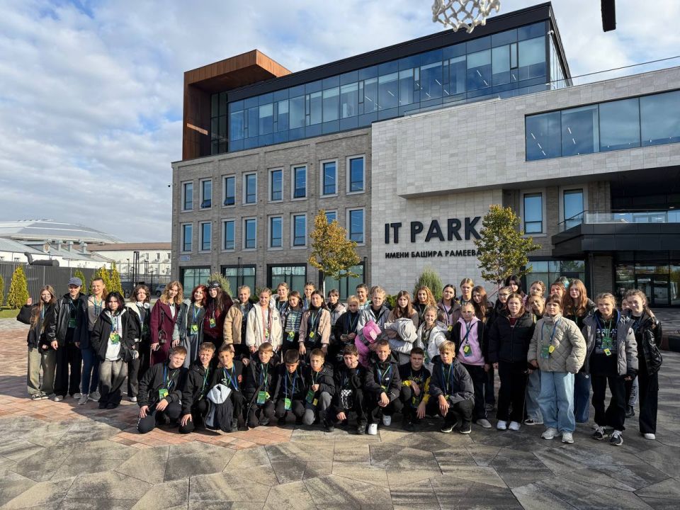 Александр Подгорный: Более 3200 детей из ДНР в этом году побывали на экскурсиях в городах нашей Родины в рамках Всероссийской программы «Культурная карта 4+85» Александр Подгорный: Более 3200 детей из ДНР в этом году побывали на экскурсиях в городах нашей Родины в рамках Всероссийской программы «Культурная карта 4+85»