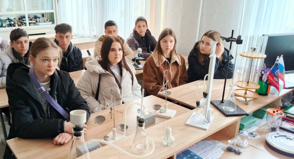 В рамках Республиканской акции "Учиться в Донбассе" учащиеся ГБОУ "СШ №8 Г.О. МАКЕЕВКА" посетили ГБПОУ "Макеевский медицинский колледж" в рамках "Единого дня открытых дверей" Федерального проекта "Профессионалитет" и... В рамках Республиканской акции "Учиться в Донбассе" учащиеся ГБОУ "СШ №8 Г.О. МАКЕЕВКА" посетили ГБПОУ "Макеевский медицинский колледж" в рамках "Единого дня открытых дверей" Федерального проекта "Профессионалитет" и...