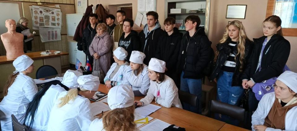 В рамках Республиканской акции "Учиться в Донбассе" учащиеся ГБОУ "СШ №8 Г.О. МАКЕЕВКА" посетили ГБПОУ "Макеевский медицинский колледж" в рамках "Единого дня открытых дверей" Федерального проекта "Профессионалитет" и... В рамках Республиканской акции "Учиться в Донбассе" учащиеся ГБОУ "СШ №8 Г.О. МАКЕЕВКА" посетили ГБПОУ "Макеевский медицинский колледж" в рамках "Единого дня открытых дверей" Федерального проекта "Профессионалитет" и...