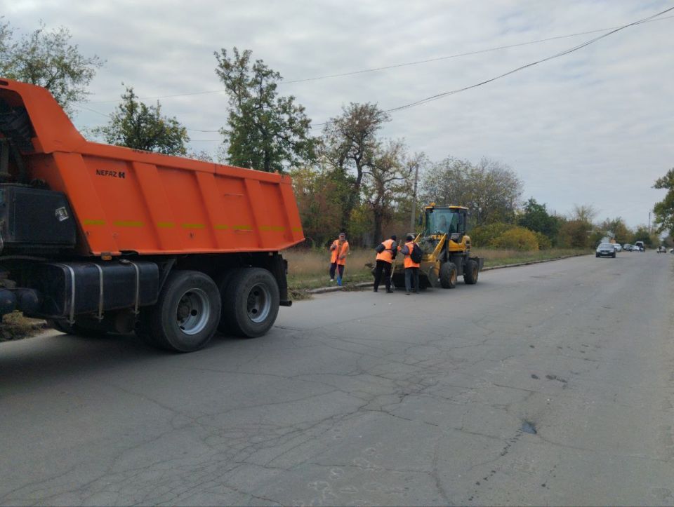 17 октября, с целью приведения территории в надлежащее санитарное состояние силами МУП АГМ «Перспектива» продолжаются работы по уборке и вывозу смета с прибордюрной зоны автодороги по ул. Трамвайной 17 октября, с целью приведения территории в надлежащее санитарное состояние силами МУП АГМ «Перспектива» продолжаются работы по уборке и вывозу смета с прибордюрной зоны автодороги по ул. Трамвайной
