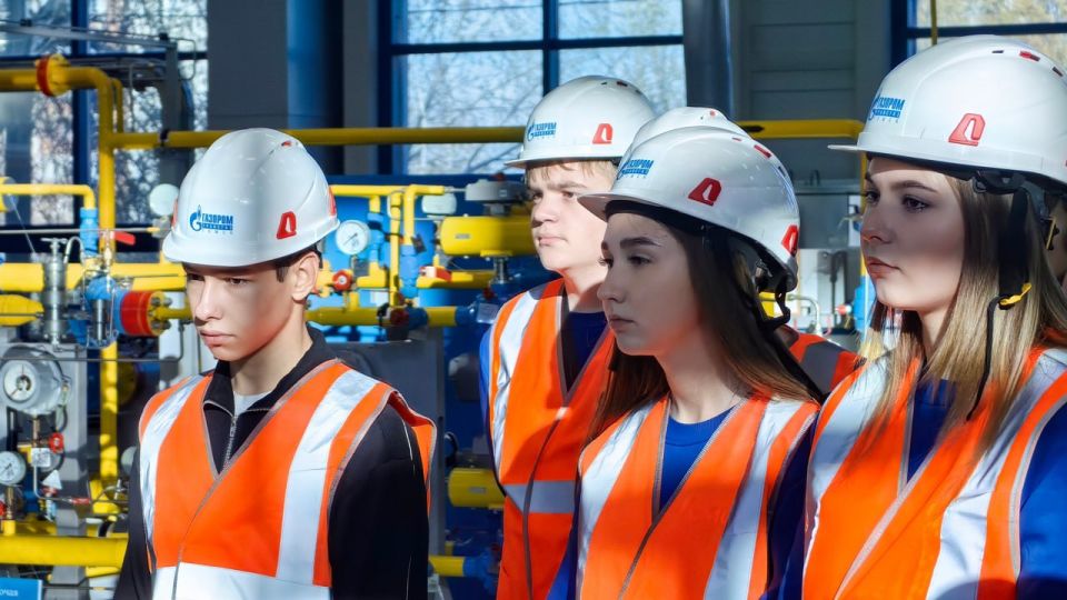 Школьники из Донецкой народной республики познакомились с историей и работой «Газпром трансгаз Томск» Школьники из Донецкой народной республики познакомились с историей и работой «Газпром трансгаз Томск»
