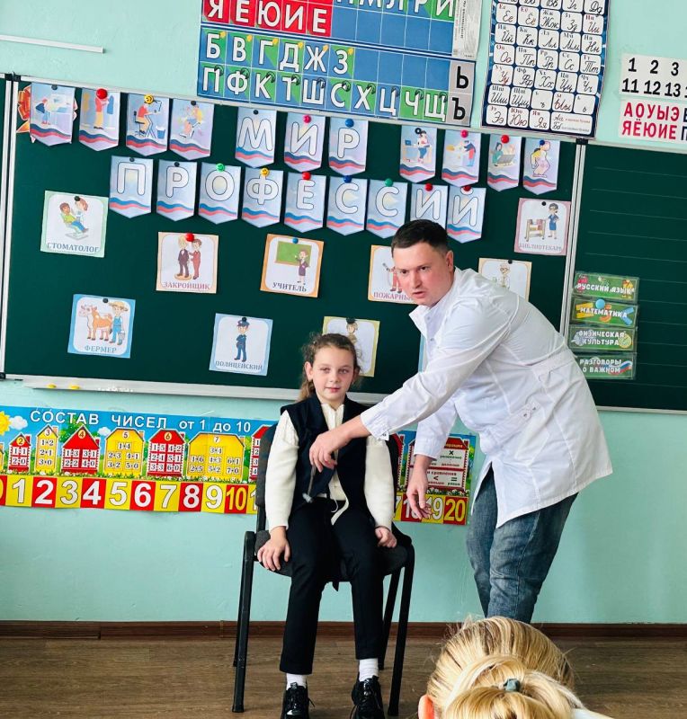 УЧИТЬСЯ В ДОНБАССЕ. В рамках Республиканской акции "Учиться в Донбассе", инициированной Главой Донецкой Народной Республики Денисом Владимировичем Пушилиным, во 2-х классах ГБОУ "СШ № 22 Г.О. МАКЕЕВКА" состоялась Классная... УЧИТЬСЯ В ДОНБАССЕ. В рамках Республиканской акции "Учиться в Донбассе", инициированной Главой Донецкой Народной Республики Денисом Владимировичем Пушилиным, во 2-х классах ГБОУ "СШ № 22 Г.О. МАКЕЕВКА" состоялась Классная...