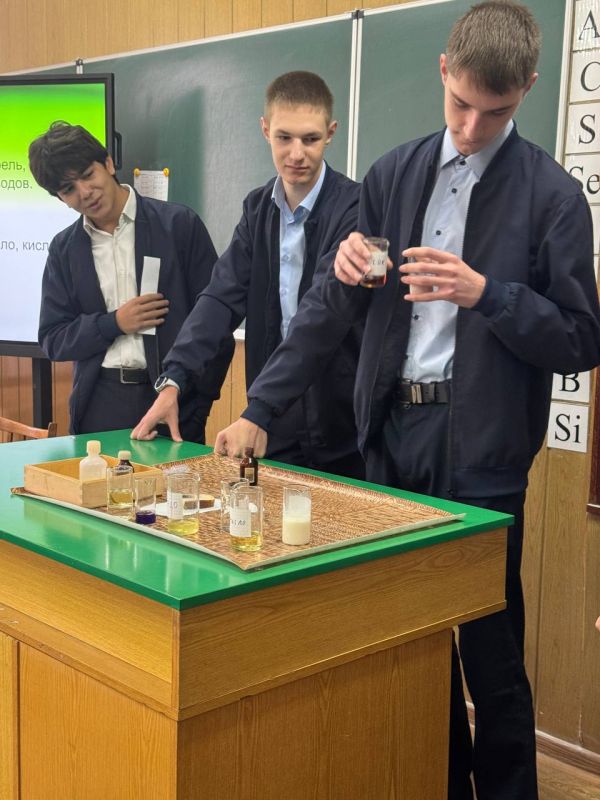 В рамках Республиканской акции «Учиться в Донбассе» в общеобразовательных организациях городского округа Макеевка проведены Единые дни открытых дверей в профильных классах В рамках Республиканской акции «Учиться в Донбассе» в общеобразовательных организациях городского округа Макеевка проведены Единые дни открытых дверей в профильных классах