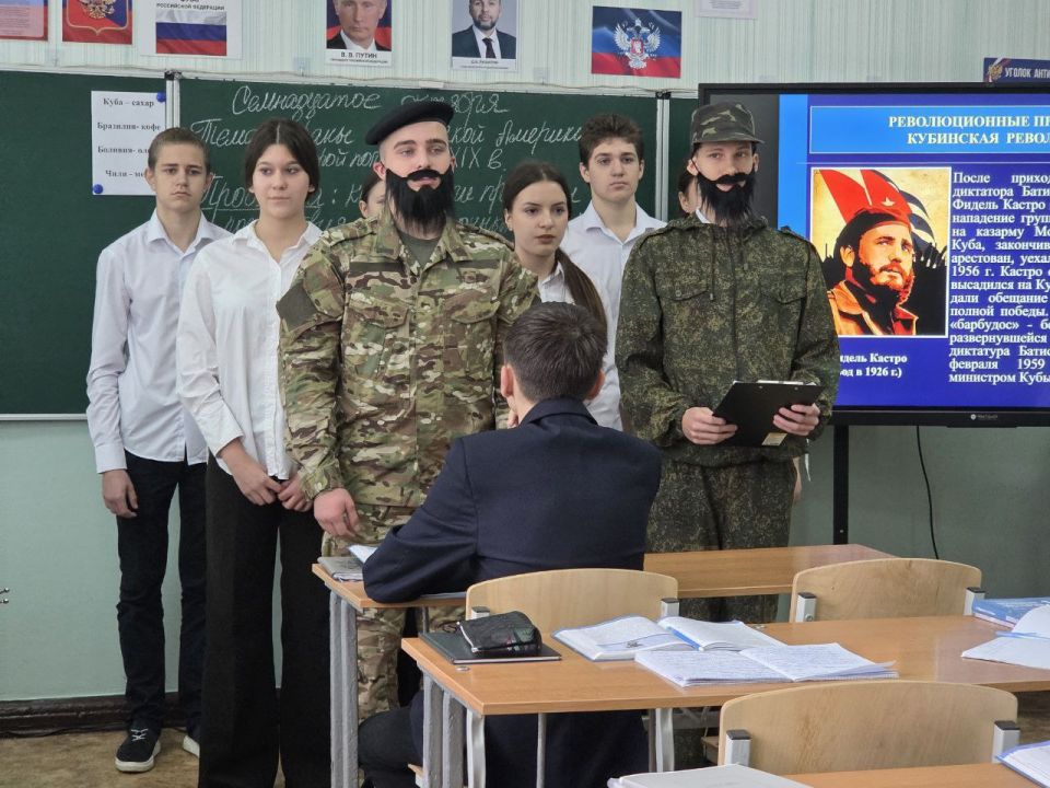 В рамках Республиканской акции «Учиться в Донбассе» в общеобразовательных организациях городского округа Макеевка проведены Единые дни открытых дверей в профильных классах В рамках Республиканской акции «Учиться в Донбассе» в общеобразовательных организациях городского округа Макеевка проведены Единые дни открытых дверей в профильных классах