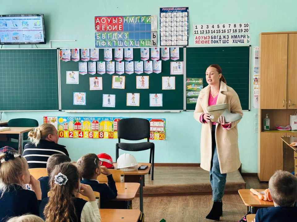 УЧИТЬСЯ В ДОНБАССЕ. В рамках Республиканской акции "Учиться в Донбассе", инициированной Главой Донецкой Народной Республики Денисом Владимировичем Пушилиным, во 2-х классах ГБОУ "СШ № 22 Г.О. МАКЕЕВКА" состоялась Классная... УЧИТЬСЯ В ДОНБАССЕ. В рамках Республиканской акции "Учиться в Донбассе", инициированной Главой Донецкой Народной Республики Денисом Владимировичем Пушилиным, во 2-х классах ГБОУ "СШ № 22 Г.О. МАКЕЕВКА" состоялась Классная...