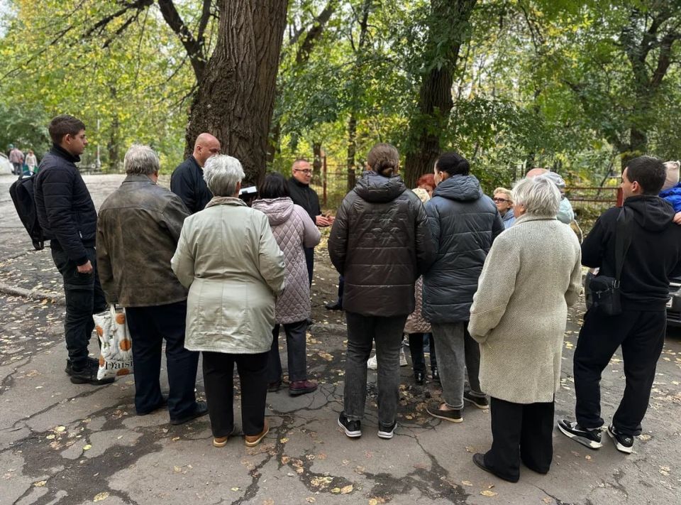 Заместитель Председателя Народного Совета ДНР Андрей Крамар (фракция ЛДПР) пообщался с жителями Республики на волнующие их темы Заместитель Председателя Народного Совета ДНР Андрей Крамар (фракция ЛДПР) пообщался с жителями Республики на волнующие их темы