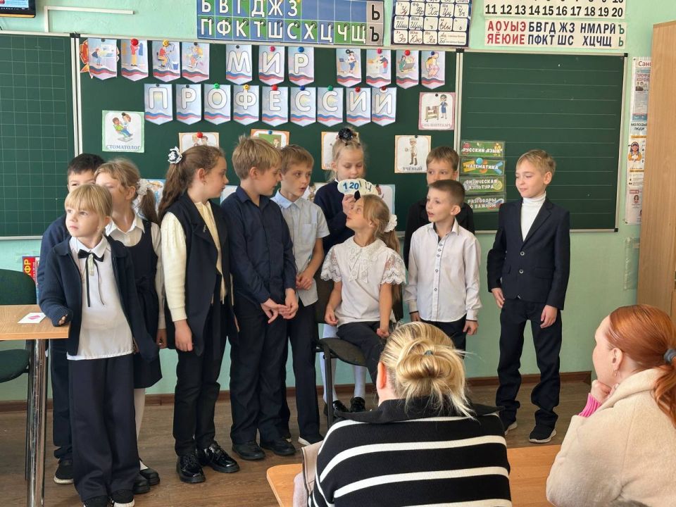 УЧИТЬСЯ В ДОНБАССЕ. В рамках Республиканской акции "Учиться в Донбассе", инициированной Главой Донецкой Народной Республики Денисом Владимировичем Пушилиным, во 2-х классах ГБОУ "СШ № 22 Г.О. МАКЕЕВКА" состоялась Классная... УЧИТЬСЯ В ДОНБАССЕ. В рамках Республиканской акции "Учиться в Донбассе", инициированной Главой Донецкой Народной Республики Денисом Владимировичем Пушилиным, во 2-х классах ГБОУ "СШ № 22 Г.О. МАКЕЕВКА" состоялась Классная...