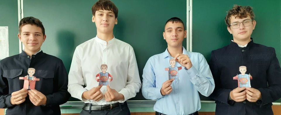 В преддверии Дня Отца в ГБОУ "СШ № 22 Г.О. МАКЕЕВКА" учащиеся приняли участие в акции "Подарок для папы" и сделали отцам подарки своими руками В преддверии Дня Отца в ГБОУ "СШ № 22 Г.О. МАКЕЕВКА" учащиеся приняли участие в акции "Подарок для папы" и сделали отцам подарки своими руками