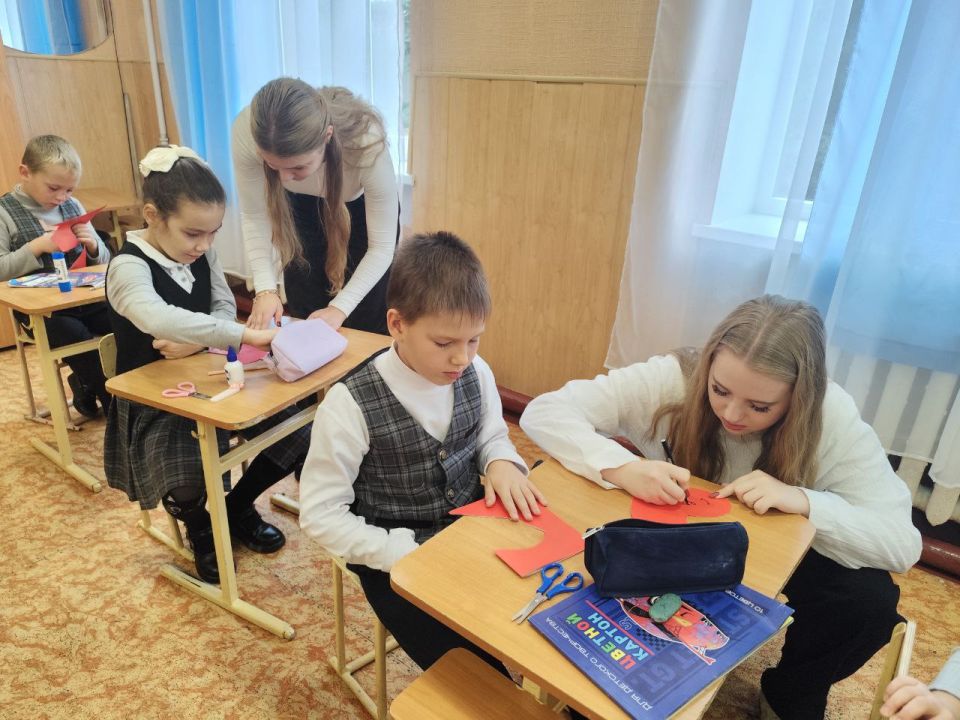 Накануне Дня отца в ГБОУ "СШ № 7 Г.О. МАКЕЕВКА" были проведены мероприятия, посвящённые этому дню Накануне Дня отца в ГБОУ "СШ № 7 Г.О. МАКЕЕВКА" были проведены мероприятия, посвящённые этому дню