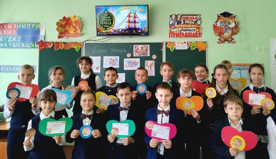 В преддверии Дня Отца в ГБОУ "СШ № 22 Г.О. МАКЕЕВКА" учащиеся приняли участие в акции "Подарок для папы" и сделали отцам подарки своими руками В преддверии Дня Отца в ГБОУ "СШ № 22 Г.О. МАКЕЕВКА" учащиеся приняли участие в акции "Подарок для папы" и сделали отцам подарки своими руками