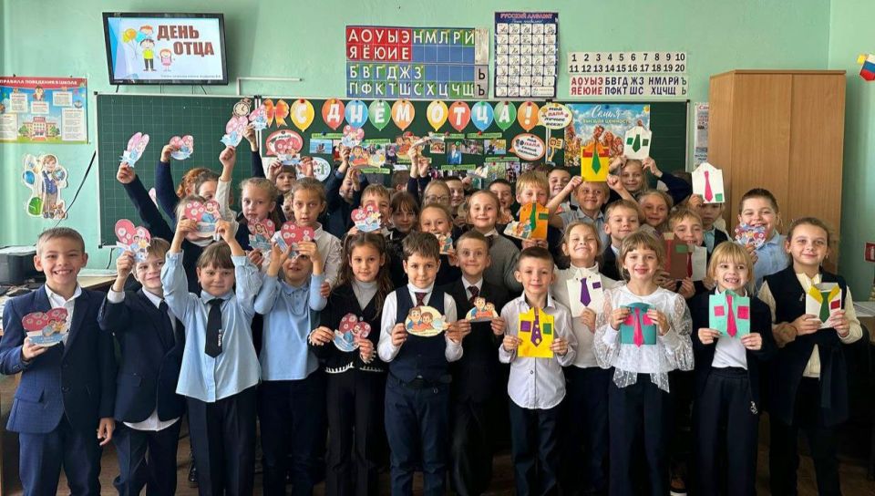 В преддверии Дня Отца в ГБОУ "СШ № 22 Г.О. МАКЕЕВКА" учащиеся приняли участие в акции "Подарок для папы" и сделали отцам подарки своими руками В преддверии Дня Отца в ГБОУ "СШ № 22 Г.О. МАКЕЕВКА" учащиеся приняли участие в акции "Подарок для папы" и сделали отцам подарки своими руками