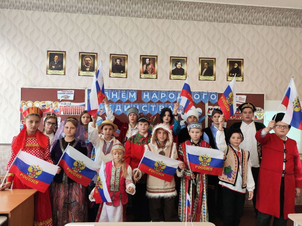 20 октября 2025 года учащиеся 1-11 классов общеобразовательных учреждений городского округа Макеевка приняли участие во внеурочном занятии «Разговоры о важном» на тему «О городах России. Ко Дню народного единства» 20 октября 2025 года учащиеся 1-11 классов общеобразовательных учреждений городского округа Макеевка приняли участие во внеурочном занятии «Разговоры о важном» на тему «О городах России. Ко Дню народного единства»