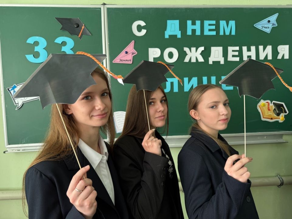 ВИВАТ, ЛИЦЕЙ! ВИВАТ!. В рамках проекта "Новая школа" всероссийской партии "ЕДИНАЯ РОССИЯ" прошло торжественное мероприятие, посвященное Дню рождения ГБОУ «ЛИЦЕЙ № 1 Г.О. МАКЕЕВКА», открылось ярким выступлением группы...