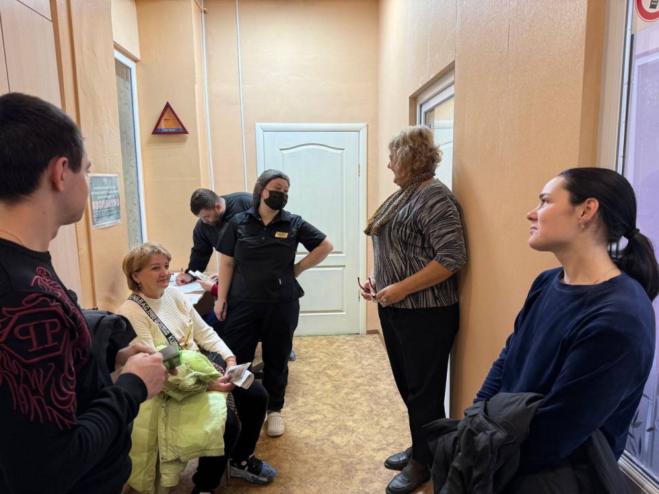 Сегодня, 21 октября, заместитель руководителя Управы Центрально-Городского внутригородского района Лариса Онищенко провела встречу по адресу: г. Макеевка, ул. Ленина, д. 140\2 Сегодня, 21 октября, заместитель руководителя Управы Центрально-Городского внутригородского района Лариса Онищенко провела встречу по адресу: г. Макеевка, ул. Ленина, д. 140\2