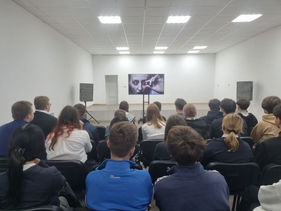 Наркомания - это глобальная проблема, которая с каждым новым днём поглощает всё больше человеческих судеб Наркомания - это глобальная проблема, которая с каждым новым днём поглощает всё больше человеческих судеб