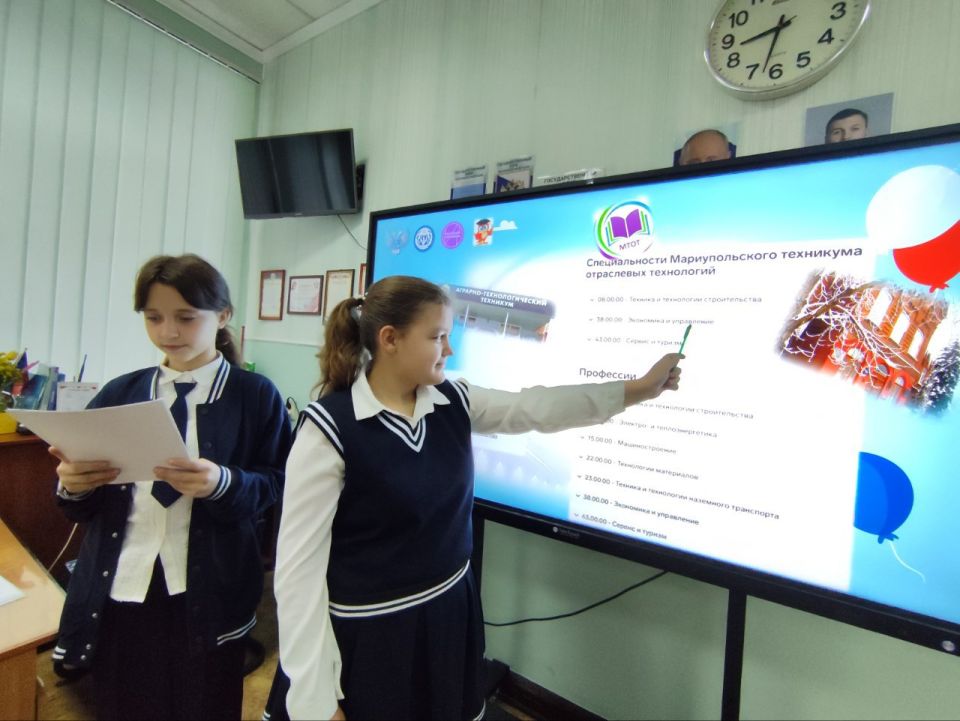 21 октября 2025 года в рамках реализации акции «Учиться в Донбассе» на первом уроке для учащихся 6-11 классов было проведено региональное занятие «Россия – мои горизонты» 21 октября 2025 года в рамках реализации акции «Учиться в Донбассе» на первом уроке для учащихся 6-11 классов было проведено региональное занятие «Россия – мои горизонты»