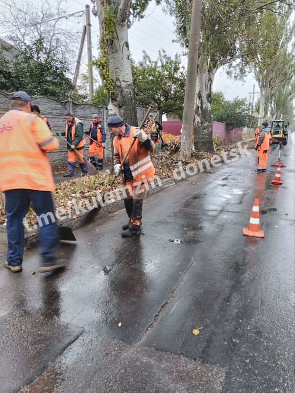 Алексей Кулемзин: Согласно поставленной Главой ДНР Денисом Пушилиным задачей, продолжаем следить за чистотой и порядком на обочинах В Донецке Алексей Кулемзин: Согласно поставленной Главой ДНР Денисом Пушилиным задачей, продолжаем следить за чистотой и порядком на обочинах В Донецке