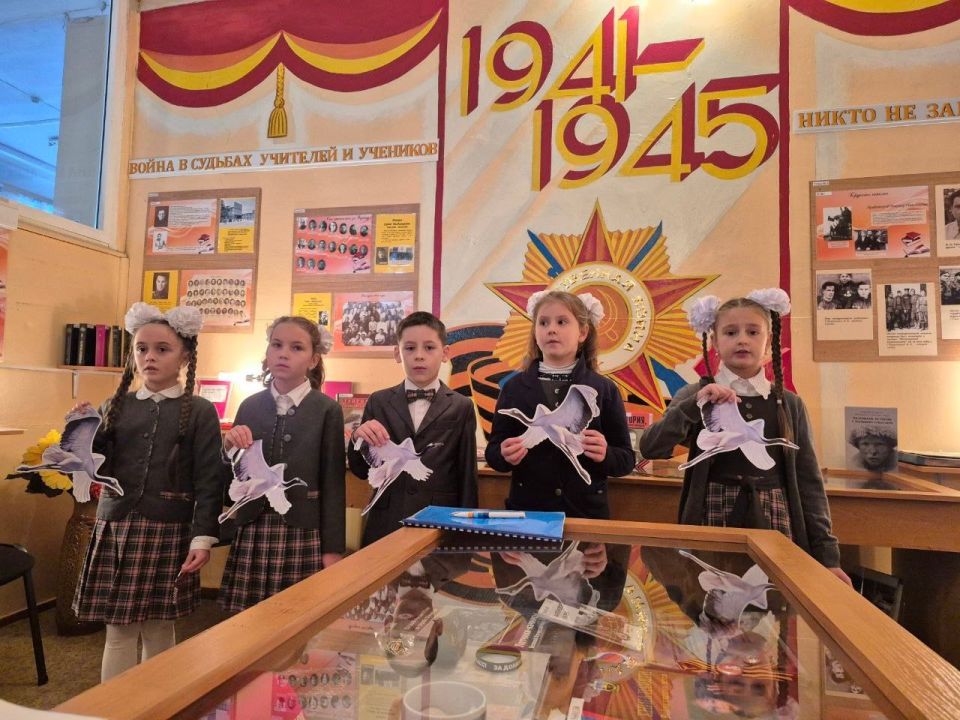 22 октября 2025 года в ГБОУ "НШ № 5 Г.О. МАКЕЕВКА" было проведено открытое мероприятие в школьном музее "Отечество нам - школа №5" в рамках Республиканской акции "Учиться в Донбассе" и социального проекта "Дети - детям" 22 октября 2025 года в ГБОУ "НШ № 5 Г.О. МАКЕЕВКА" было проведено открытое мероприятие в школьном музее "Отечество нам - школа №5" в рамках Республиканской акции "Учиться в Донбассе" и социального проекта "Дети - детям"