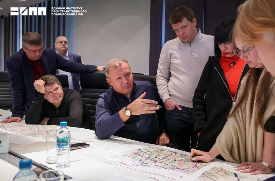 Развитие транспортного каркаса Донецко-Макеевской агломерации обсудили на встрече с администрацией ДНР Развитие транспортного каркаса Донецко-Макеевской агломерации обсудили на встрече с администрацией ДНР