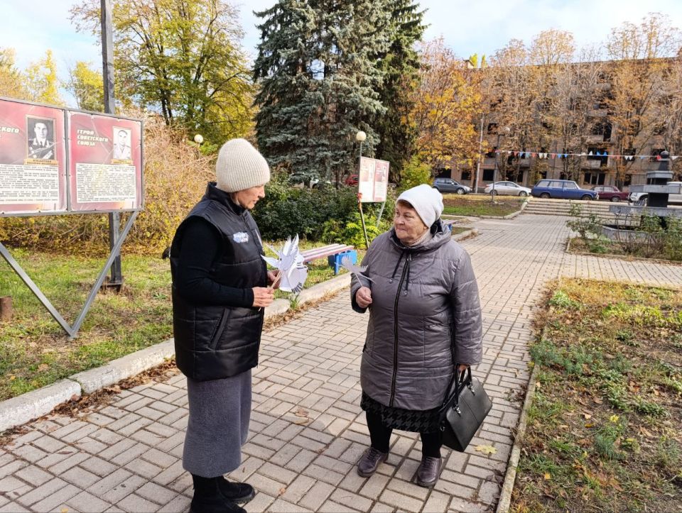 Сегодня, 22 октября, в рамках партийного проекта Единой России «Историческая память» и проекта «Эхо времен» Общественного Движения «Донецкая Республика» в Советском внутригородском районе городского округа Макеевка... Сегодня, 22 октября, в рамках партийного проекта Единой России «Историческая память» и проекта «Эхо времен» Общественного Движения «Донецкая Республика» в Советском внутригородском районе городского округа Макеевка...