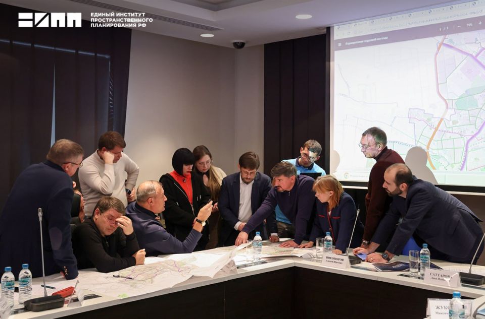 Развитие транспортного каркаса Донецко-Макеевской агломерации обсудили на встрече с администрацией ДНР Развитие транспортного каркаса Донецко-Макеевской агломерации обсудили на встрече с администрацией ДНР