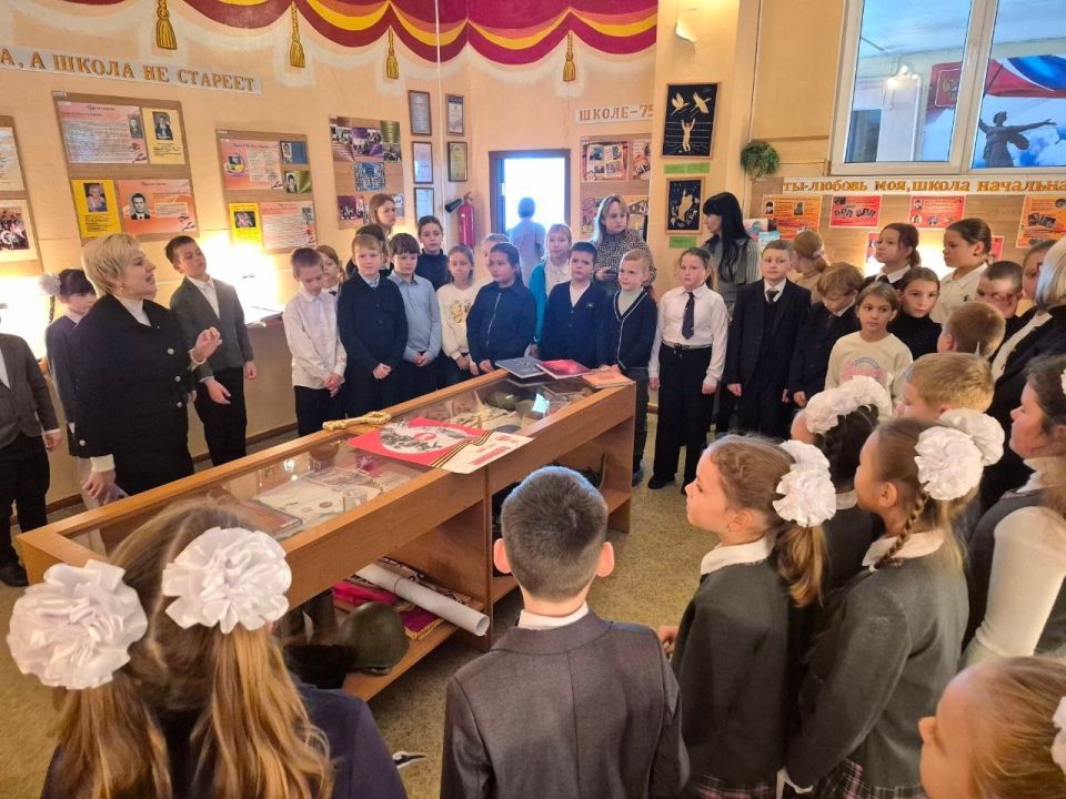 22 октября 2025 года в ГБОУ "НШ № 5 Г.О. МАКЕЕВКА" было проведено открытое мероприятие в школьном музее "Отечество нам - школа №5" в рамках Республиканской акции "Учиться в Донбассе" и социального проекта "Дети - детям" 22 октября 2025 года в ГБОУ "НШ № 5 Г.О. МАКЕЕВКА" было проведено открытое мероприятие в школьном музее "Отечество нам - школа №5" в рамках Республиканской акции "Учиться в Донбассе" и социального проекта "Дети - детям"