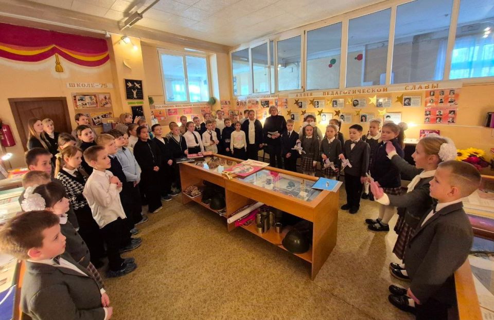 22 октября 2025 года в ГБОУ "НШ № 5 Г.О. МАКЕЕВКА" было проведено открытое мероприятие в школьном музее "Отечество нам - школа №5" в рамках Республиканской акции "Учиться в Донбассе" и социального проекта "Дети - детям" 22 октября 2025 года в ГБОУ "НШ № 5 Г.О. МАКЕЕВКА" было проведено открытое мероприятие в школьном музее "Отечество нам - школа №5" в рамках Республиканской акции "Учиться в Донбассе" и социального проекта "Дети - детям"