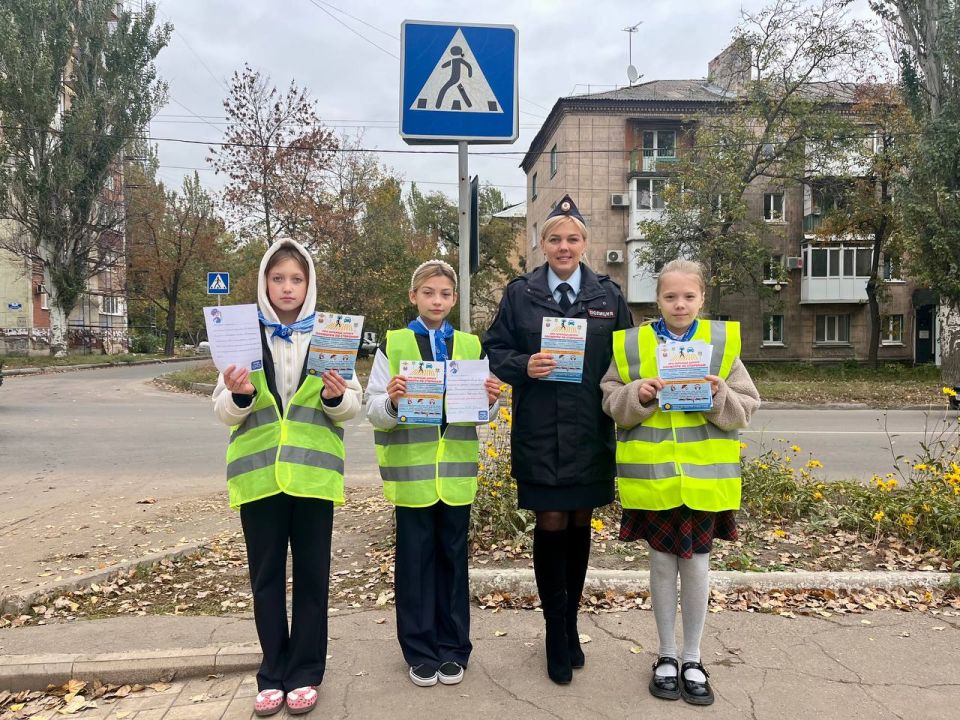 Госавтоинспекторы совместно с ЮИД провели мероприятие «Пешеходный переход» Госавтоинспекторы совместно с ЮИД провели мероприятие «Пешеходный переход»