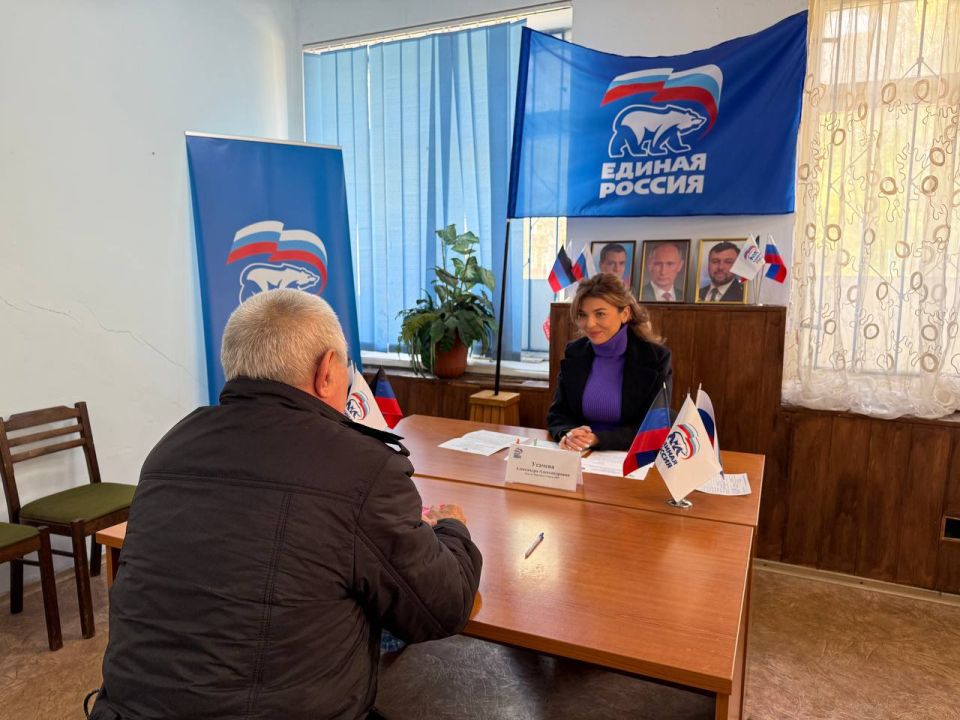Александра Усачева провела выездной прием граждан в общественной приемной «Единой России» Александра Усачева провела выездной прием граждан в общественной приемной «Единой России»