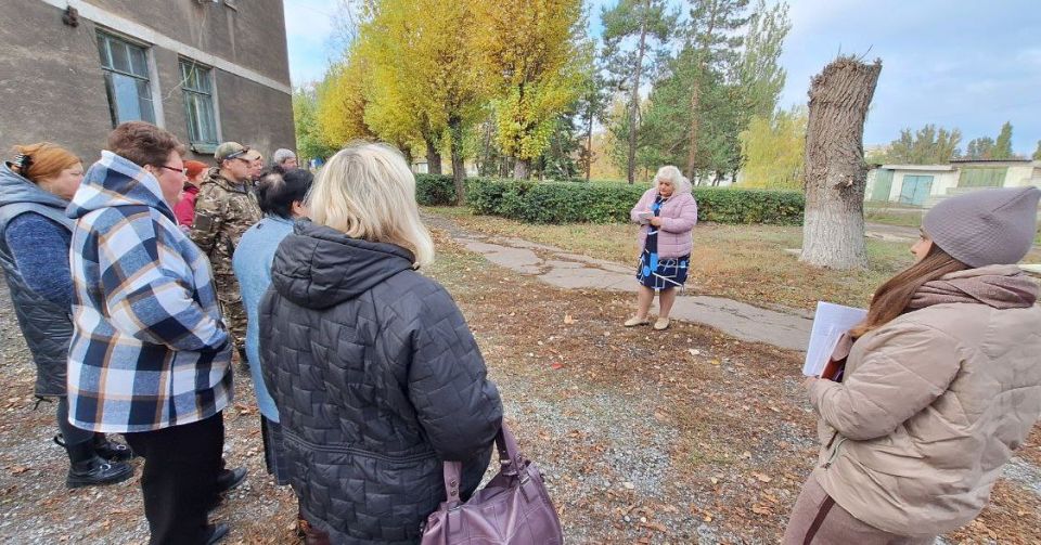 22 октября встречу с жителями улицы Кирова возле дома 1 провела депутат Макеевского городского совета Оксана Бевцык 22 октября встречу с жителями улицы Кирова возле дома 1 провела депутат Макеевского городского совета Оксана Бевцык