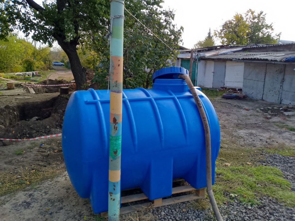 В Кировском внутригородском районе при поддержке региона-шефа Московская область продолжается подвоз воды для жителей домов, в которые в установленный графиком день не поступила вода В Кировском внутригородском районе при поддержке региона-шефа Московская область продолжается подвоз воды для жителей домов, в которые в установленный графиком день не поступила вода