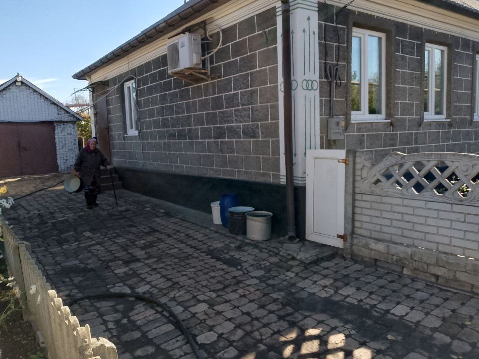 В Кировском внутригородском районе при поддержке региона-шефа Московская область продолжается подвоз воды для жителей домов, в которые в установленный графиком день не поступила вода В Кировском внутригородском районе при поддержке региона-шефа Московская область продолжается подвоз воды для жителей домов, в которые в установленный графиком день не поступила вода