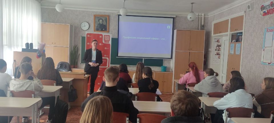 в рамках Республиканской акции "Учиться в Донбассе" лекторы Российского общества "Знание" провели цикл лекций, объединённых темой "Профессиональная палитра Донбасса" для учащихся старших классов общеобразовательных... в рамках Республиканской акции "Учиться в Донбассе" лекторы Российского общества "Знание" провели цикл лекций, объединённых темой "Профессиональная палитра Донбасса" для учащихся старших классов общеобразовательных...