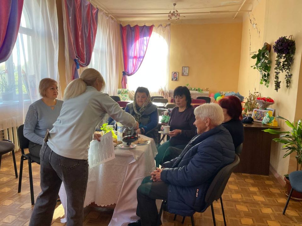 Сегодня, 23 октября в ГБУ СО «ЦСОН Червоногвардейского района города Макеевки» в рамках партийного проекта «Старшее поколение» партии «Единая Россия» для получателей социальных услуг центра прошли посиделки "Мы за чаем не... Сегодня, 23 октября в ГБУ СО «ЦСОН Червоногвардейского района города Макеевки» в рамках партийного проекта «Старшее поколение» партии «Единая Россия» для получателей социальных услуг центра прошли посиделки "Мы за чаем не...