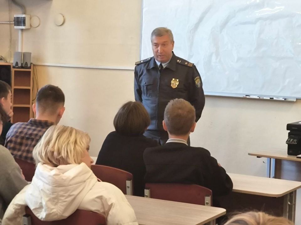 В Государственном бюджетном общеобразовательном учреждении «Основная школа № 90 городского округа Макеевка» Донецкой Народной Республики состоялась важная беседа, проведенная главным государственным инспектором по контролю и...