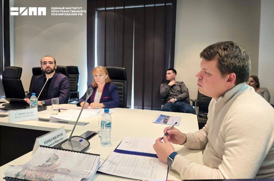 Развитие транспортной инфраструктуры городских округов Енакиево, Снежное и Горловка обсудили в Администрации ДНР Развитие транспортной инфраструктуры городских округов Енакиево, Снежное и Горловка обсудили в Администрации ДНР