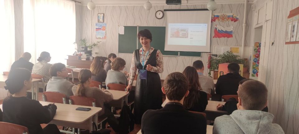 в рамках Республиканской акции "Учиться в Донбассе" лекторы Российского общества "Знание" провели цикл лекций, объединённых темой "Профессиональная палитра Донбасса" для учащихся старших классов общеобразовательных... в рамках Республиканской акции "Учиться в Донбассе" лекторы Российского общества "Знание" провели цикл лекций, объединённых темой "Профессиональная палитра Донбасса" для учащихся старших классов общеобразовательных...