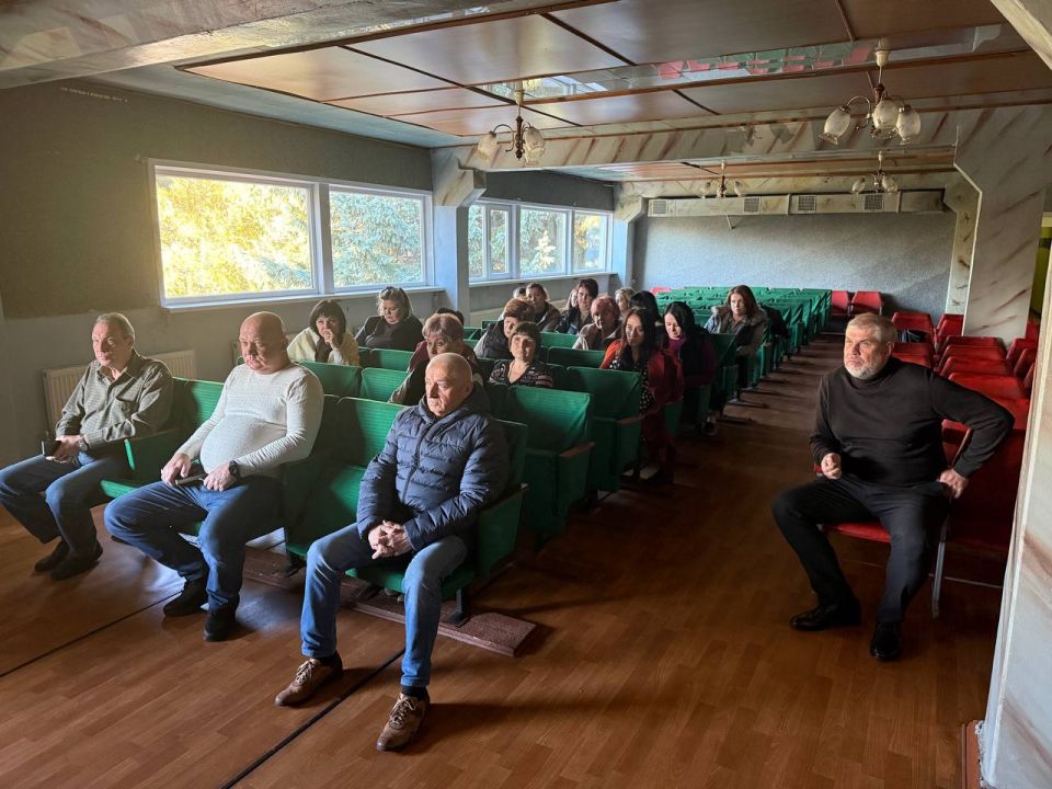 23 октября руководитель Управы Центрально-Городского внутригородского района Владимир Меша встретился с трудовым коллективом МУП АГМ «Макэлектротранс» и принял участие в торжественном мероприятии, посвящённом Дню работника... 23 октября руководитель Управы Центрально-Городского внутригородского района Владимир Меша встретился с трудовым коллективом МУП АГМ «Макэлектротранс» и принял участие в торжественном мероприятии, посвящённом Дню работника...