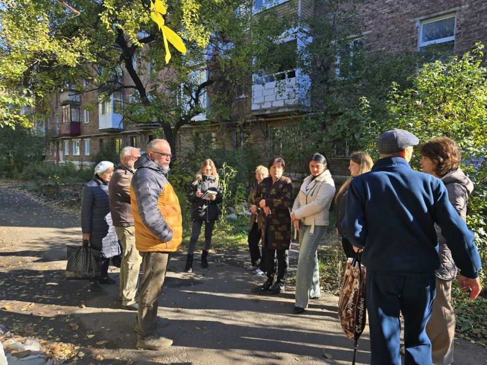 По поручению Главы ДНР Дениса Пушилина, сегодня, 23 октября, спикер-активист Павел Шакулин провел встречу с жителями Кировского района на подведомственной территории по ул. Циолковского, 137 По поручению Главы ДНР Дениса Пушилина, сегодня, 23 октября, спикер-активист Павел Шакулин провел встречу с жителями Кировского района на подведомственной территории по ул. Циолковского, 137