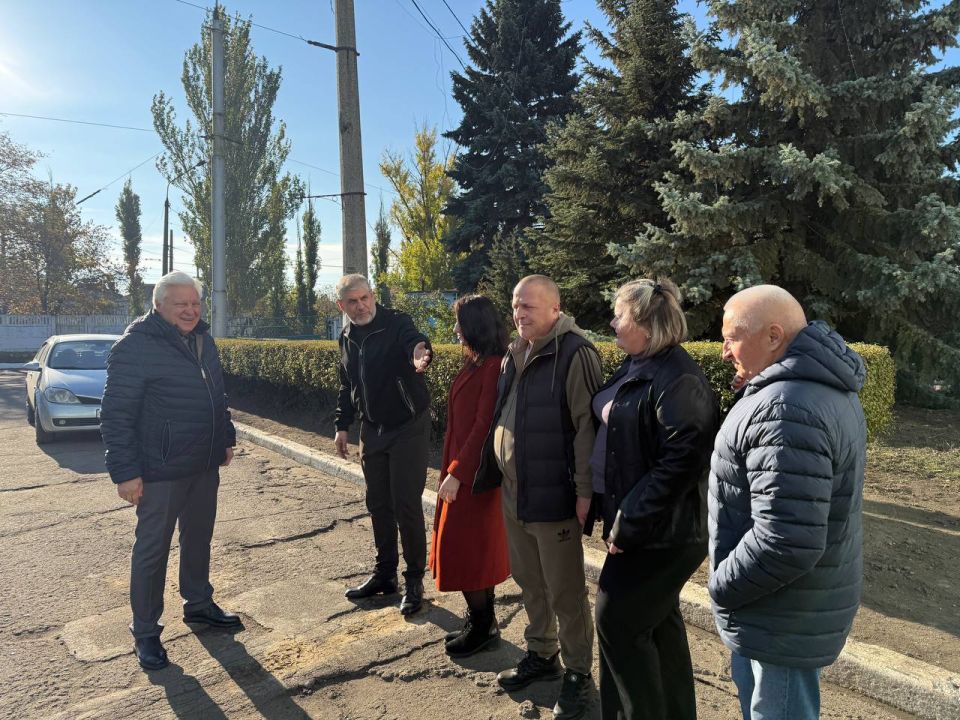 23 октября руководитель Управы Центрально-Городского внутригородского района Владимир Меша провел встречу с гражданами на подведомственной территории по адресу; ул. Волгоградская,79а. ... 23 октября руководитель Управы Центрально-Городского внутригородского района Владимир Меша провел встречу с гражданами на подведомственной территории по адресу; ул. Волгоградская,79а. ...