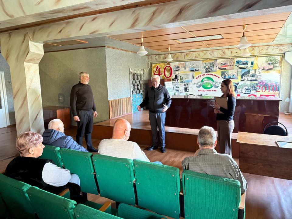 23 октября руководитель Управы Центрально-Городского внутригородского района Владимир Меша встретился с трудовым коллективом МУП АГМ «Макэлектротранс» и принял участие в торжественном мероприятии, посвящённом Дню работника...