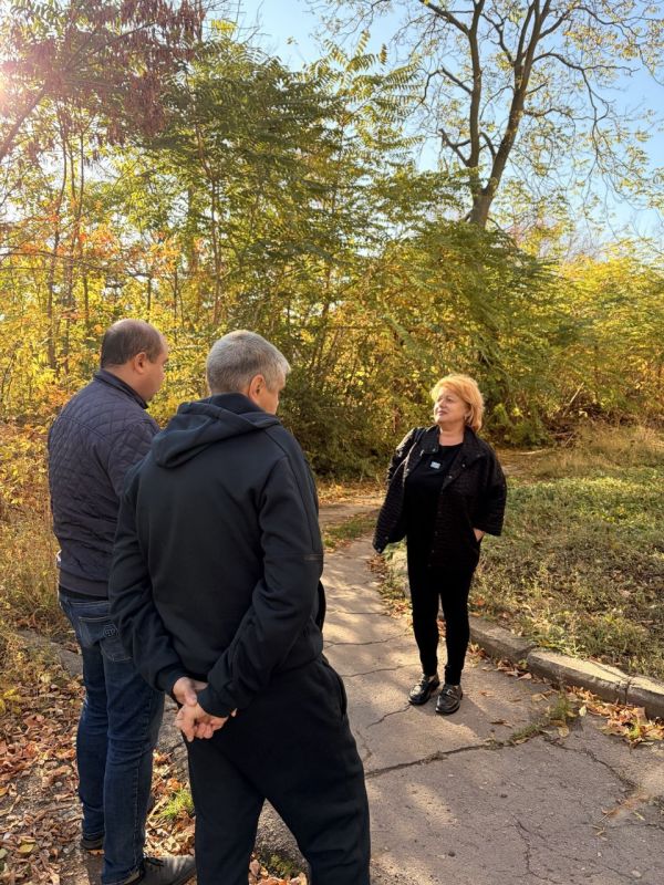 Сегодня, 23 октября в Червоногвардейском районе состоялась встреча с жителями жилого массива Карла Маркса, которую провела депутат Макеевского городского совета ДНР Нателлы Джоджишвили во дворе дома № 1 по улице Кошевого Сегодня, 23 октября в Червоногвардейском районе состоялась встреча с жителями жилого массива Карла Маркса, которую провела депутат Макеевского городского совета ДНР Нателлы Джоджишвили во дворе дома № 1 по улице Кошевого