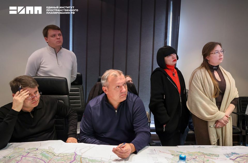 Александр Подгорный: Развитие транспортного каркаса Донецко-Макеевской агломерации обсудили на встрече с администрацией ДНР Александр Подгорный: Развитие транспортного каркаса Донецко-Макеевской агломерации обсудили на встрече с администрацией ДНР